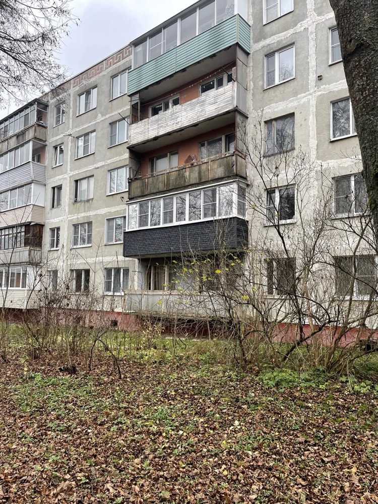 Остеклённый балкон с наружной отделкой